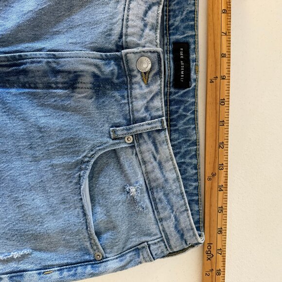 FREE ASSEMBLY WOMENS SIZE 14 JEANS SUPER HIGH RISE STRAIGHT DISTRESSED LIGHT WAS - Picture 8 of 13